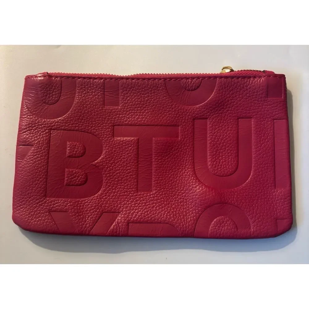 Rare Tory Burch Leather Embossed Logo Clutch in Focaccia